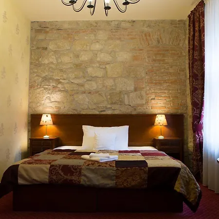 Hotel Rous 4*