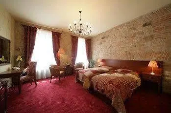 Rous Hotel 4*