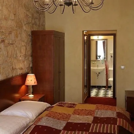 Hotell Rous 4*